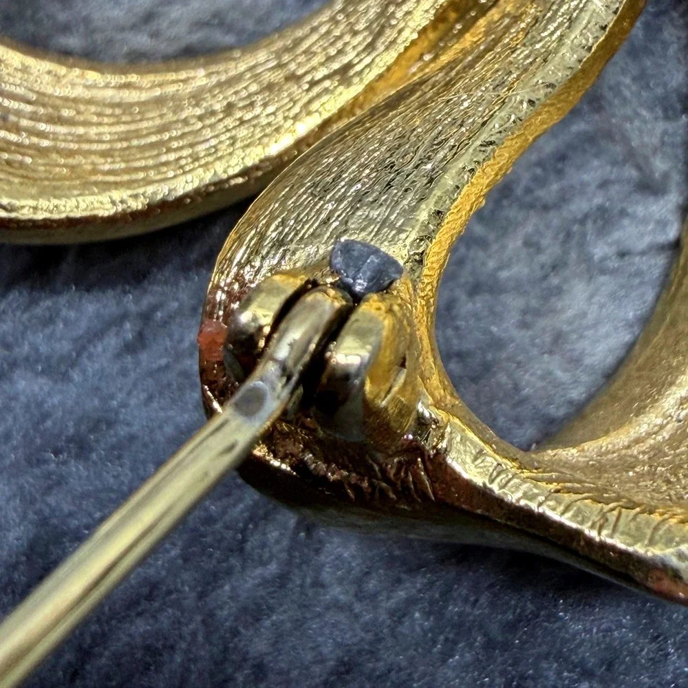Vintage Gold Tone Bow‎ Brooch Pin Women's Fashion Accessory 2 in